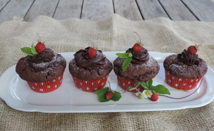 Saftige Vegane Schokoladen Muffins gefüllt mit…