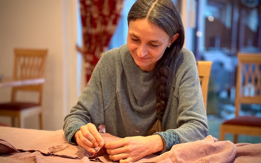 Energetisches Nähen: Ein sakrales Kleid als Weg der Selbsterfahrung