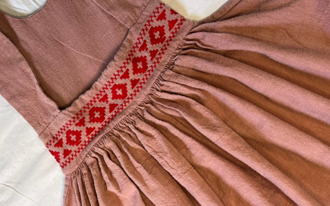 Sarafan nähen – traditionelles Kleid, spirituelle Symbolik und energetisches Handnähen