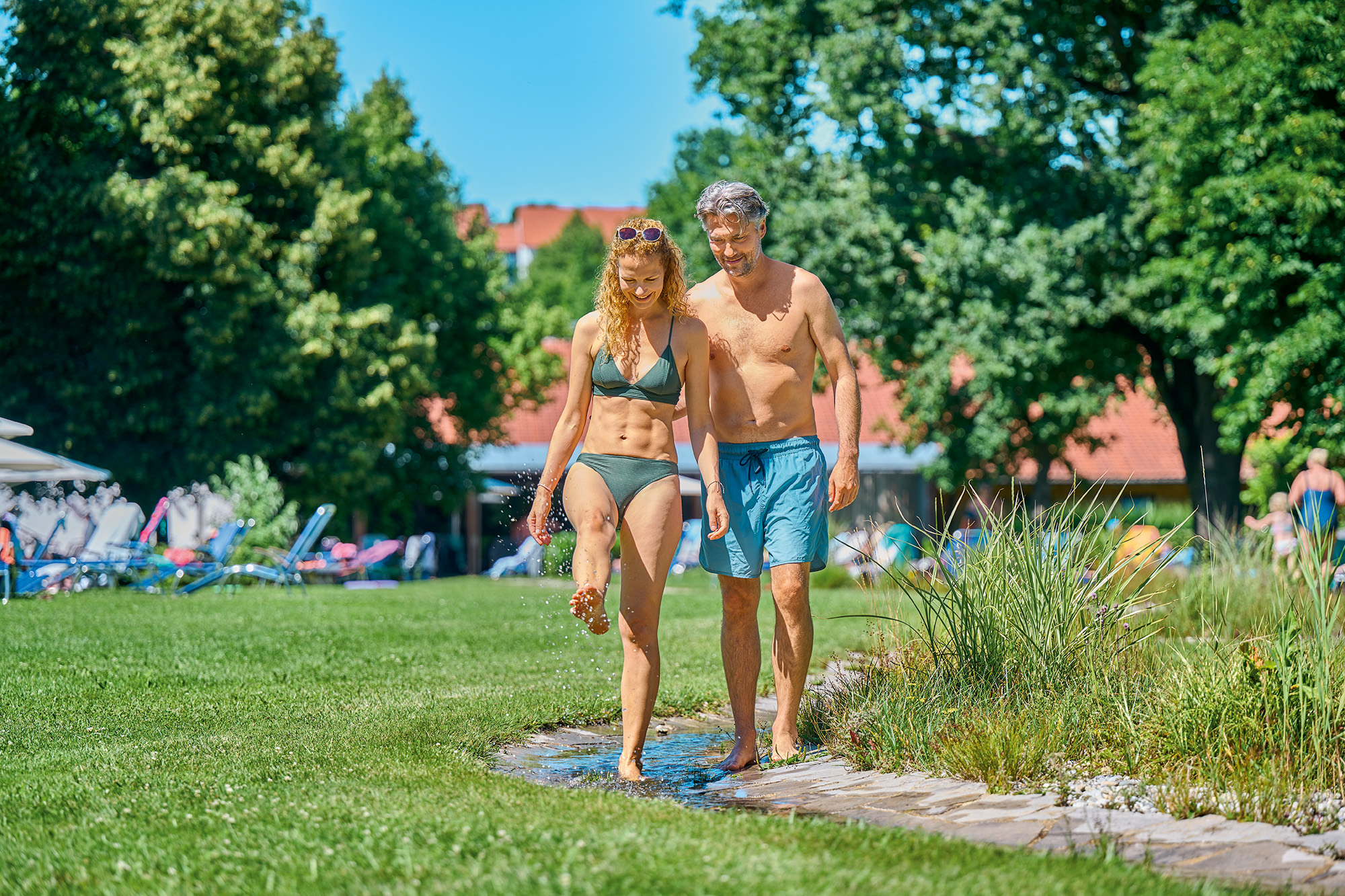 Rottal Terme, Garten der Sinne, Wasserlauf Entspannende Massage im Hotel Sankt Leonhard – Wellness und Wohlbefinden im Rottal