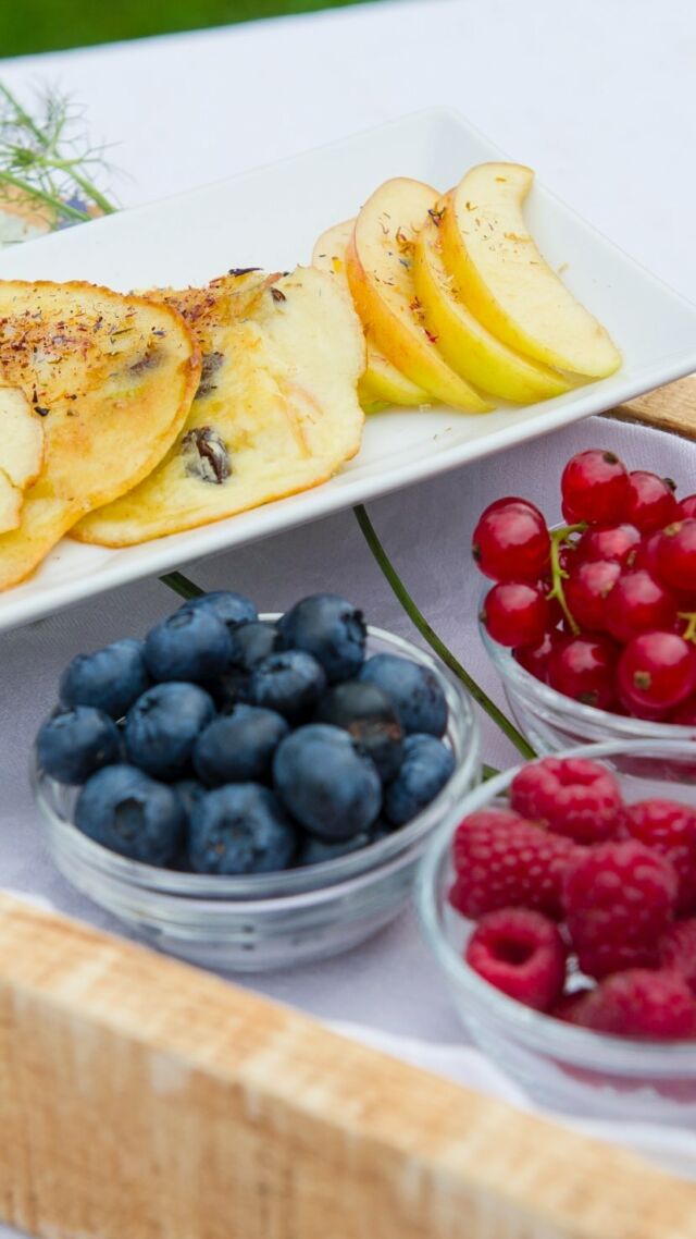 Genussvoll in den Tag starten mit frischen Pfannkuchen und Beeren zum Frühstück. 🥞🍓🫐

Unser vielseitiges Bio-Frühstücksbuffet bietet jeden Tag andere Schmankerl und so gibt es jeden Morgen etwas Neues zu entdecken. 😀✨

.
.
.
.
.
.

Mehr Informationen zu unseren Zimmern und Wohlfühlangeboten findest du unter:

▶️ www.hotel-sankt-leonhard.de

Gerne beraten wir dich auch telefonisch unter der Nummer:

☎️ +49 (0)8563 96070

#vegan #frühstück #hotel #essen #vitalkost #ernährungsberatung #energie #kraft #holistisch #holistischegesundheit #körper #geist #seele #glutenfree #yoga #glutenfrei #pflanzenbasiert #pflanzenbasierteernährung #breakfast #breakfastideas #bayern #hotelsanktleonhard #ernährung #gesundheit #prävention #beeren #lebendig #biologisch #vitalstoffreich #badbirnbach